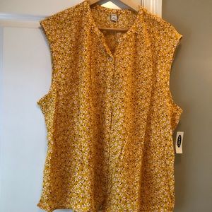 Women’s lightweight sleeveless top